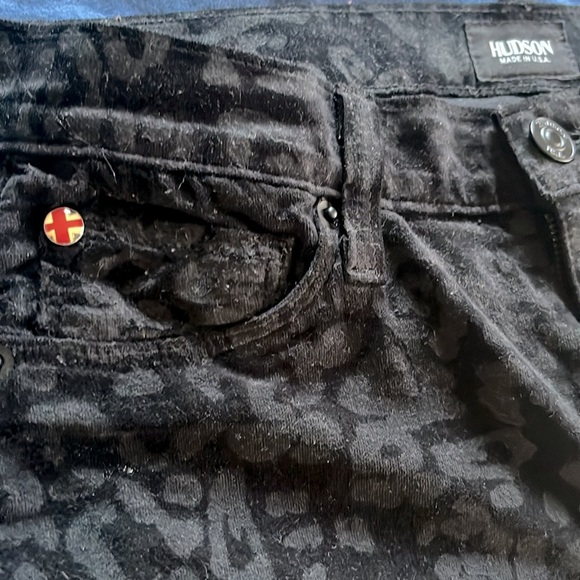 Hudson pants size 26 black velvet animal print - Picture 3 of 3